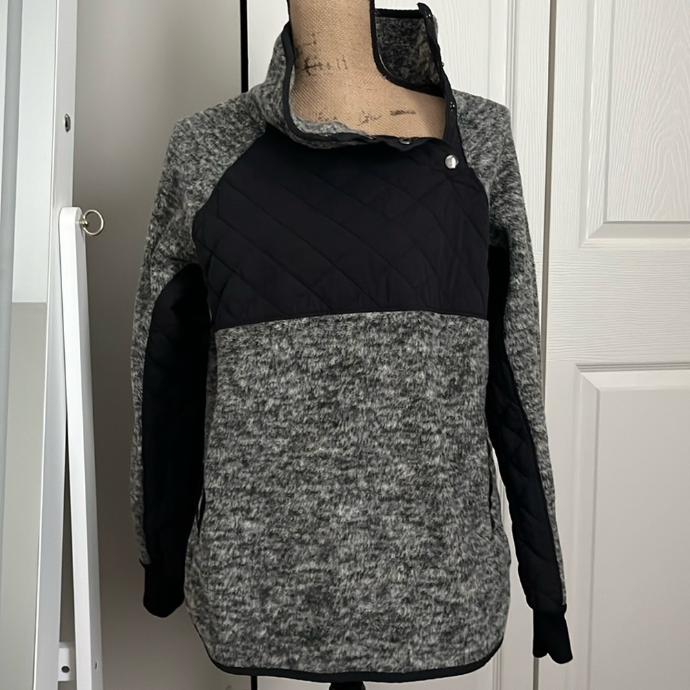 Abercrombie & Fitch Gray and Black Sweatshirt